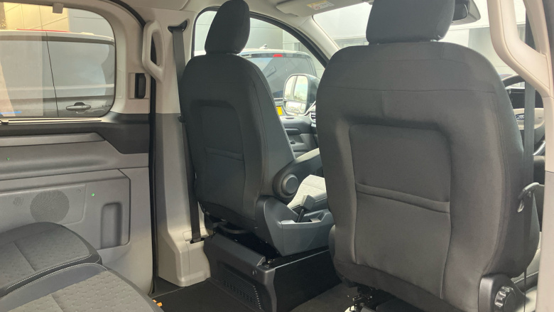 Ford Tourneo Custom 320 L1 Diesel Fwd 2.0 EcoBlue 136ps H1 Titanium 8 seater